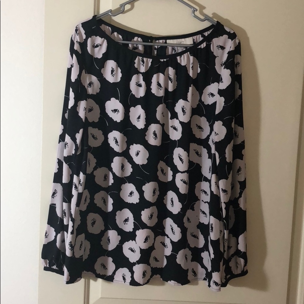 Ann Taylor LOFT poly floral long sleeve blouse.